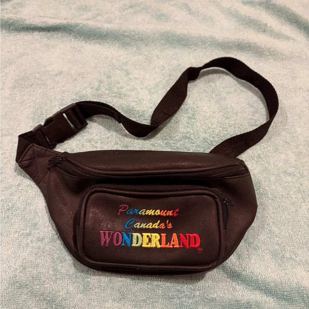 Vintage Canada’s Wonderland Fanny Pack